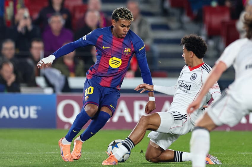 Lamine Yamal em ação pelo Barcelona contra o Frankfurt, pela Champions League