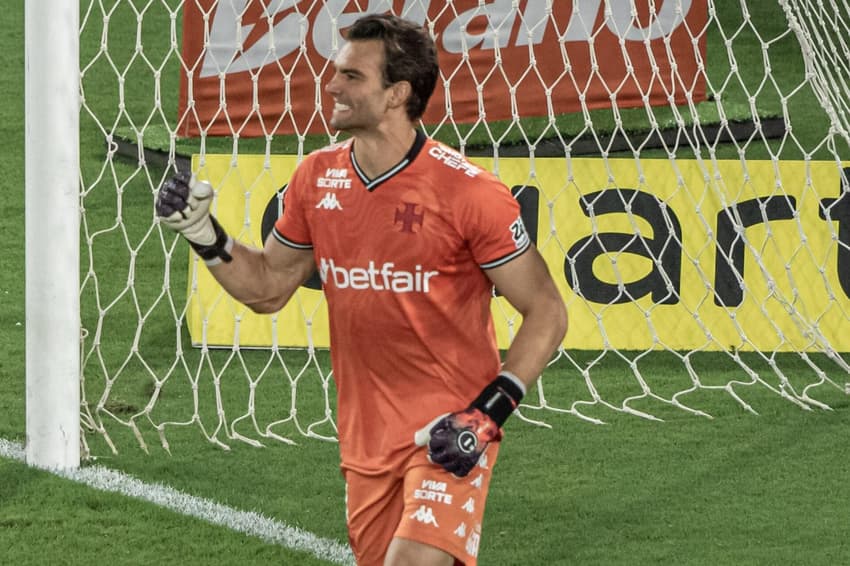 Léo Jardim classifica Vasco para final da Copa do Brasil