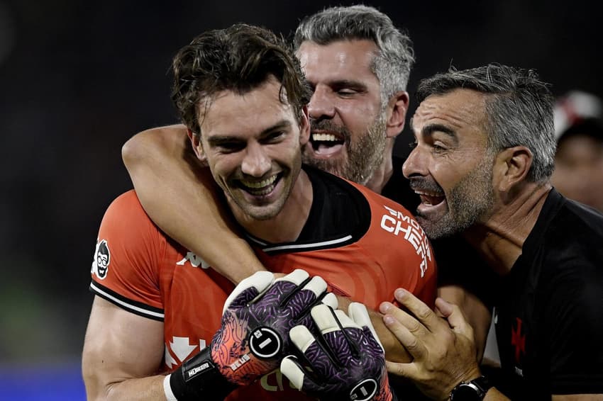 Léo Jardim classifica Vasco para final da Copa do Brasil