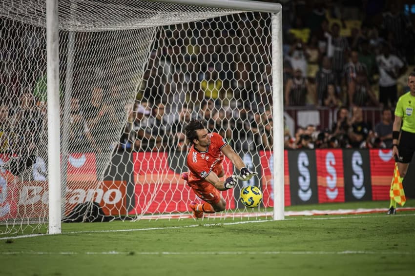 Léo Jardim classifica Vasco para final da Copa do Brasil