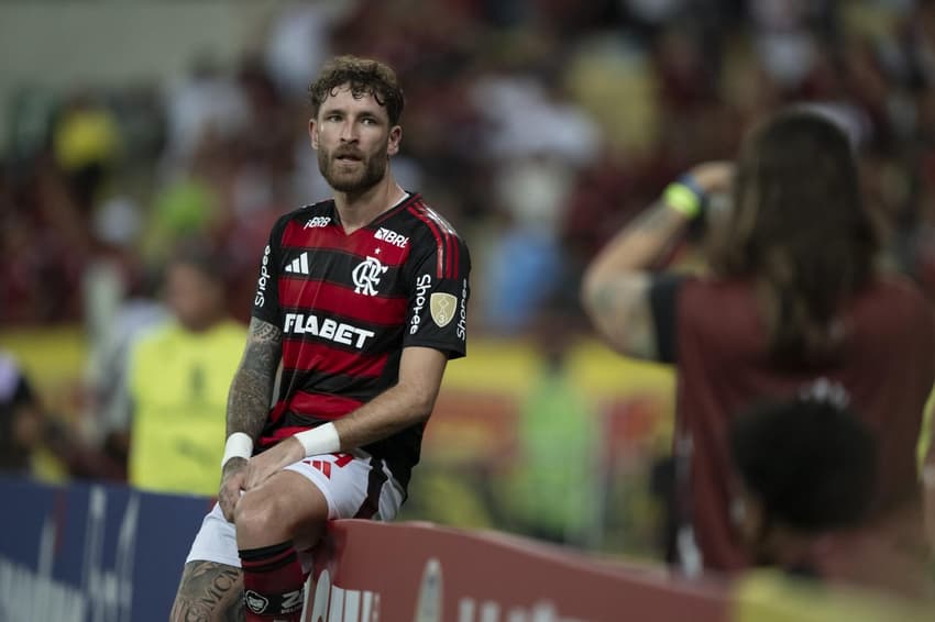 Léo Pereira comemora gol salvador contra o Táchira na Libertadores (Foto: Jorge Rodrigues / Agif / Gazeta Press)