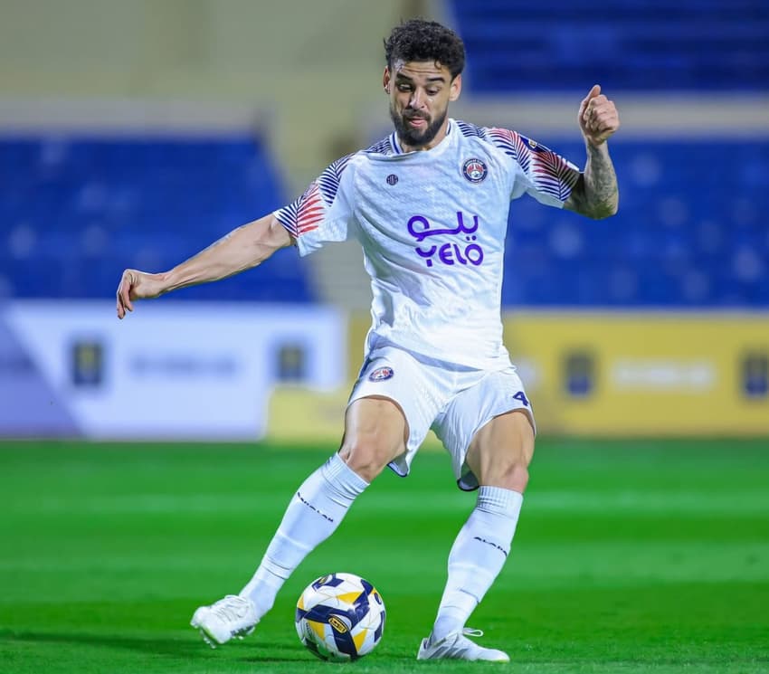 Lucas Cunha em ação pelo Al-Adalah, da Arábia Saudita (Foto: Divulgação/Al-Adalah)