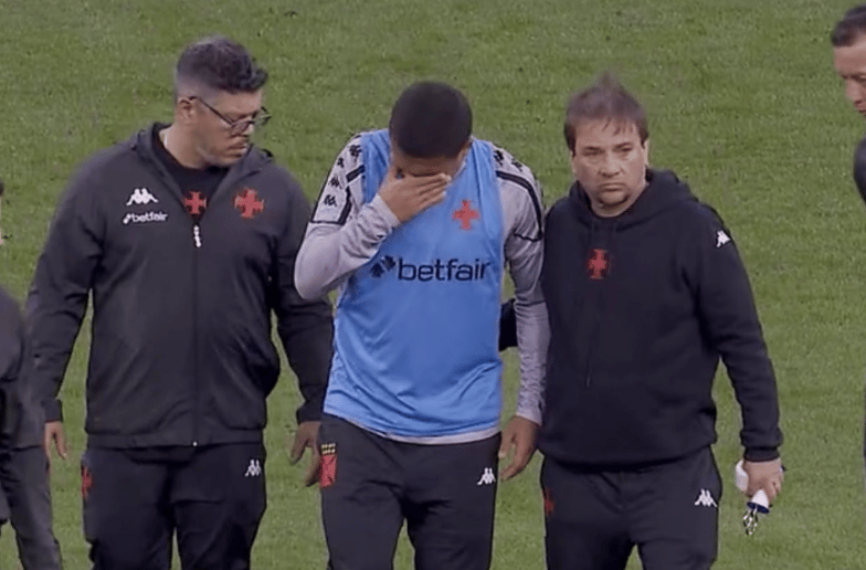 Matheus Carvalho teve entorse no joelho esquerdo antes de Corinthians x Vasco (Foto: Reprodução)