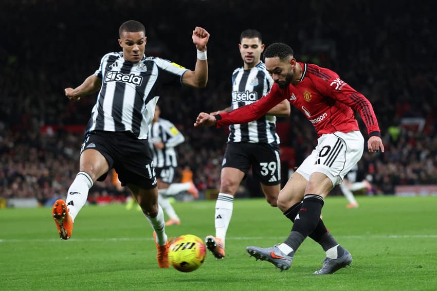 Matheus Cunha em ação pelo Manchester United contra o Newcastle