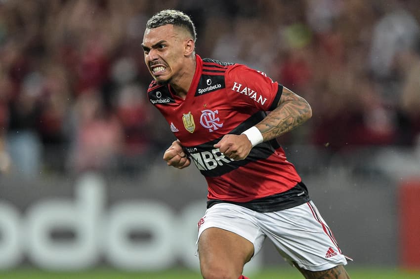 Matheuzinho comemora gol da vitória em jogo contra o Ceará, em 2021 (Foto: Thiago Ribeiro / Agif / Gazeta Press)