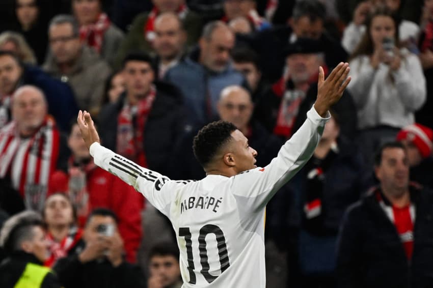 Mbappé comemorando o gol marcado pelo Real Madrid (Foto: Ander Gillenea/AFP)