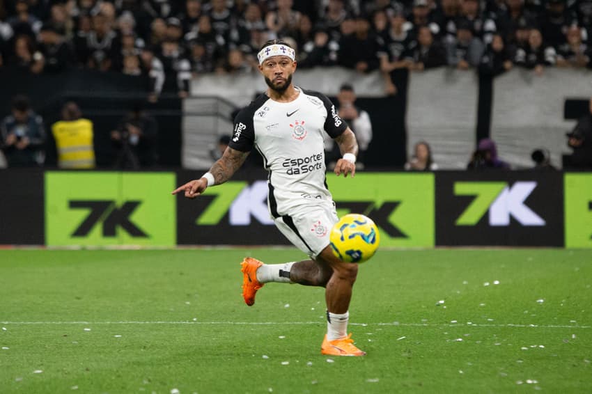 Memphis em ação durante Corinthians e Vasco, pela final da Copa do Brasil (Foto: MARCUS ANGELO/Photo Premium/Gazeta Press)