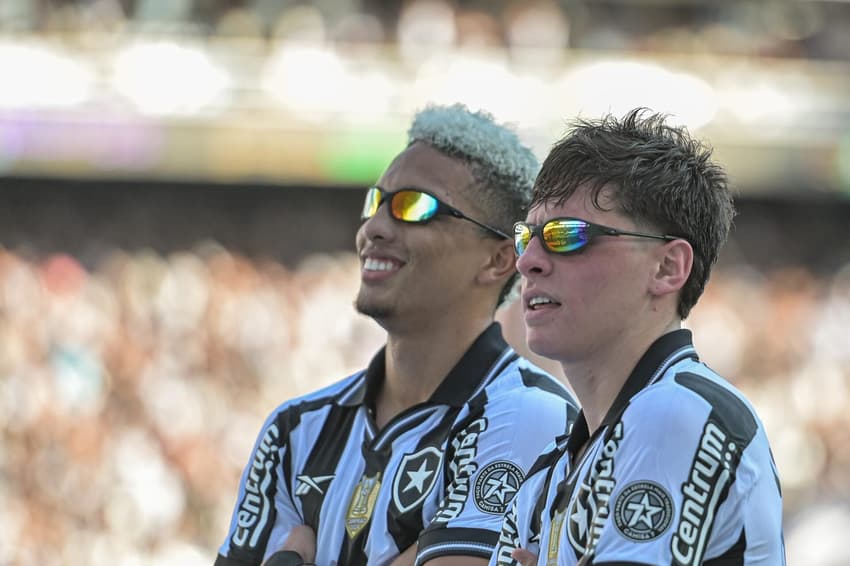 Barrera e Montoro são nomes de peso do Botafogo para 2026 (Foto: Thiago Ribeiro/AGIF/Gazeta Press)