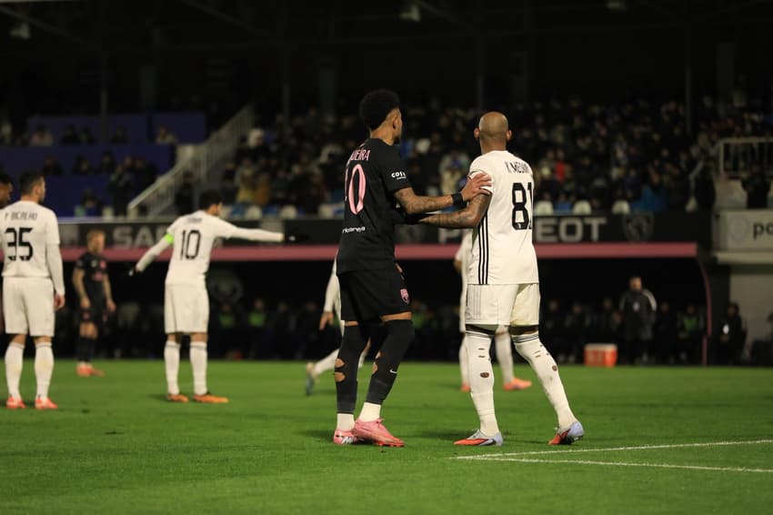 Nogueira em ação no duelo entre Sabah e Qarabag