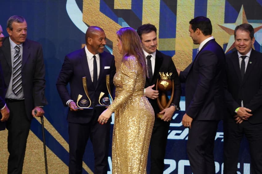 Marco Antônio La Porta (d), presidente do COB, ao lado do presidente da CBF, Samir Xaud, e Falcão (Divulgação/Sou do Esporte)