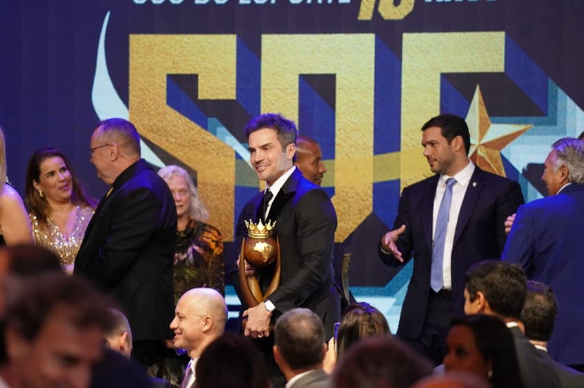 Falcao, ao centro, principal homenageado do 10º Prêmio Sou do Esporte (Divulgação)