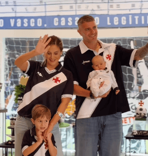 Pablo Vegetti, atacante do Vasco, celebra aniversário do filho mais velho