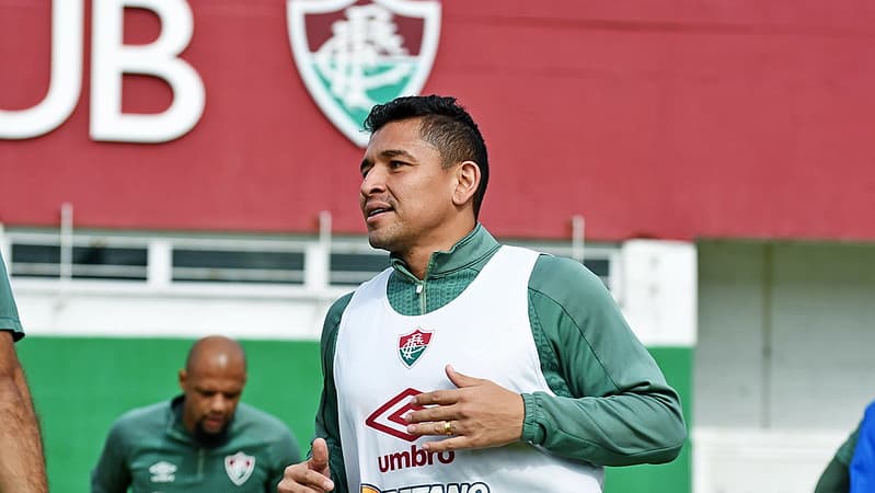 Pineida em treino pelo Fluminense (Foto: Reprodução/X)