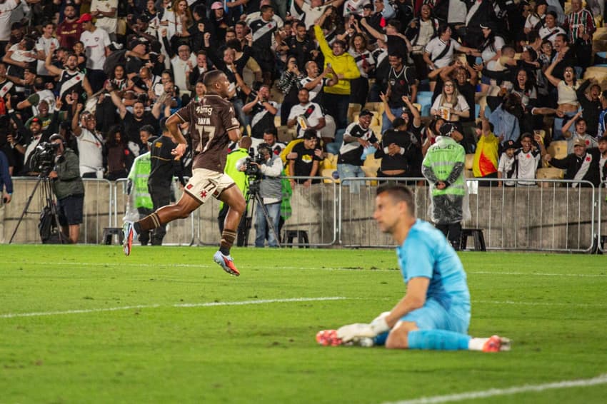 Vasco x Fluminense - Rayan comemorando gol (Foto: Vyctor Santos/Pera Photo Press/Gazeta Press)