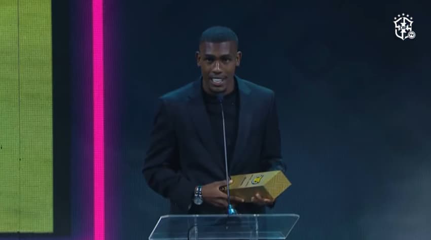 Rayan venceu o prêmio revelação do Campeonato Brasileiro de 2025 (Foto: Reprodução/CBF TV)