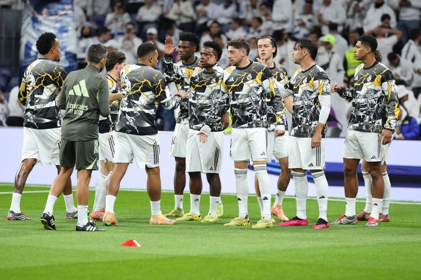 Equipe do Real Madrid durante aquecimento (Foto: Thomas COEX / AFP)