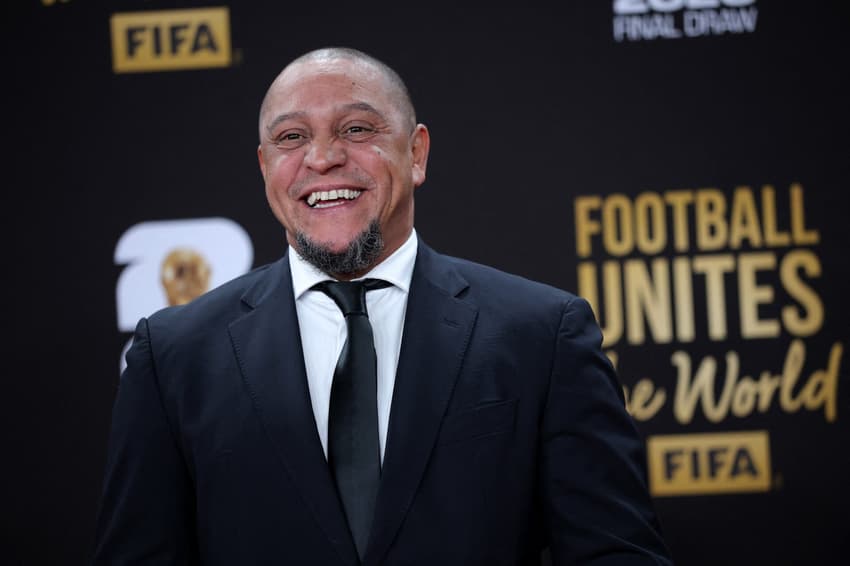 Roberto Carlos no sorteio da Copa do Mundo