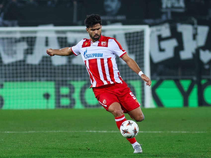 Rodrigão em ação pelo Estrela Vermelha (Foto: Divulgação)