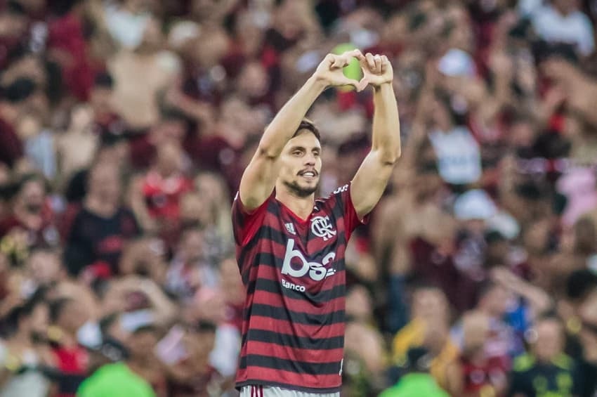 Rodrigo Caio faz coração para torcida após marcar contra o Grêmio na Libertadores de 2019 (Foto: Maga Jr / O Fotografico / Gazeta Press)