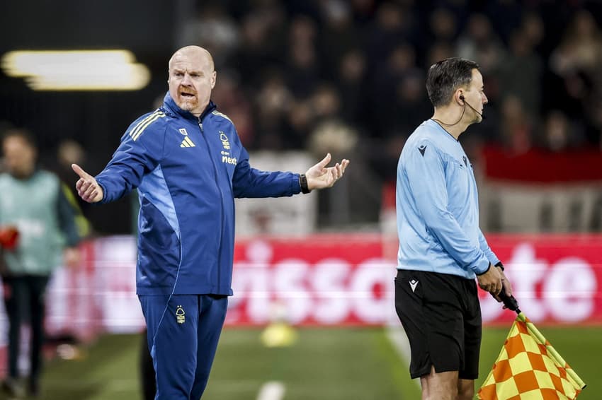 Sean Dyche é treinador do Nottinghm Forest (Foto: Robin VAN LONKHUIJSEN / ANP / AFP)