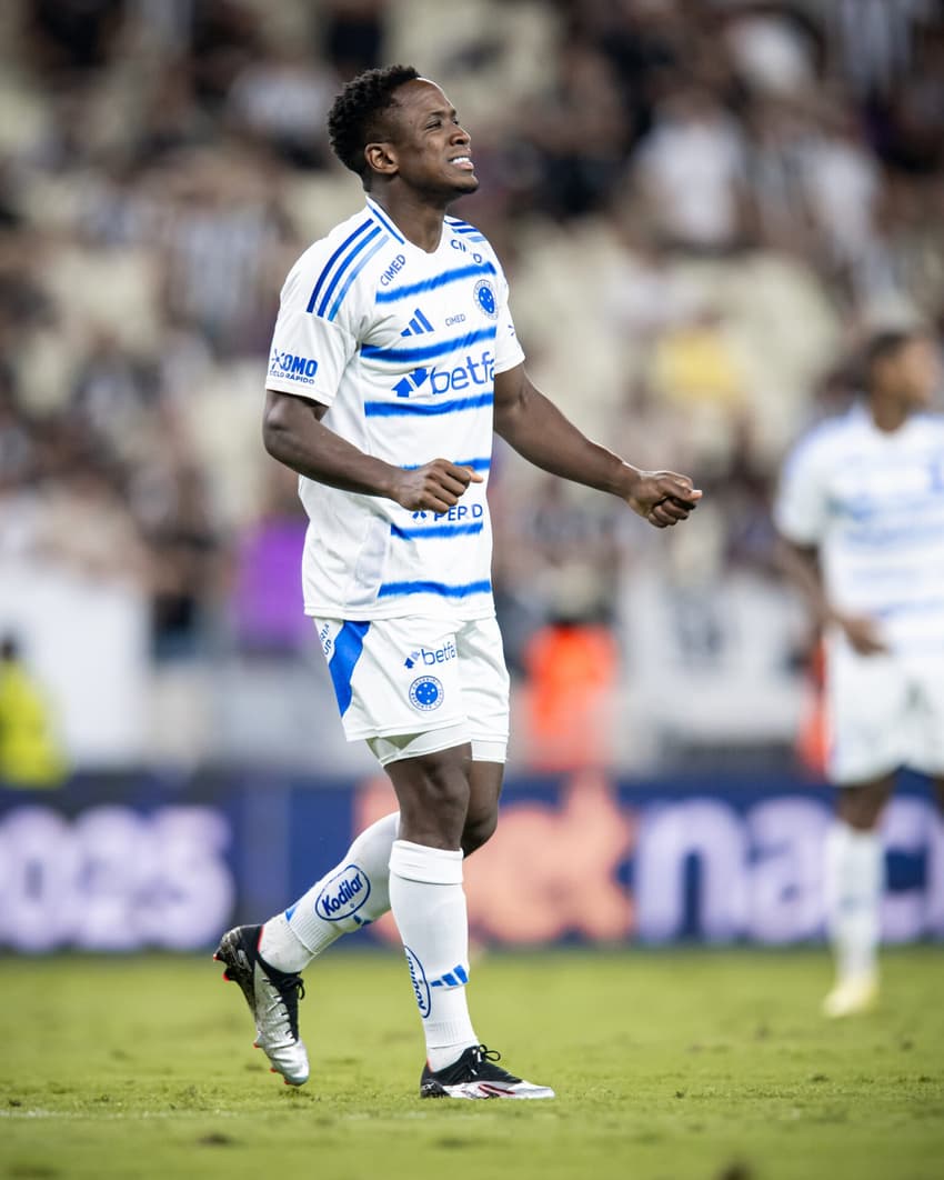 Sinisterra Ceará Cruzeiro Brasileirão