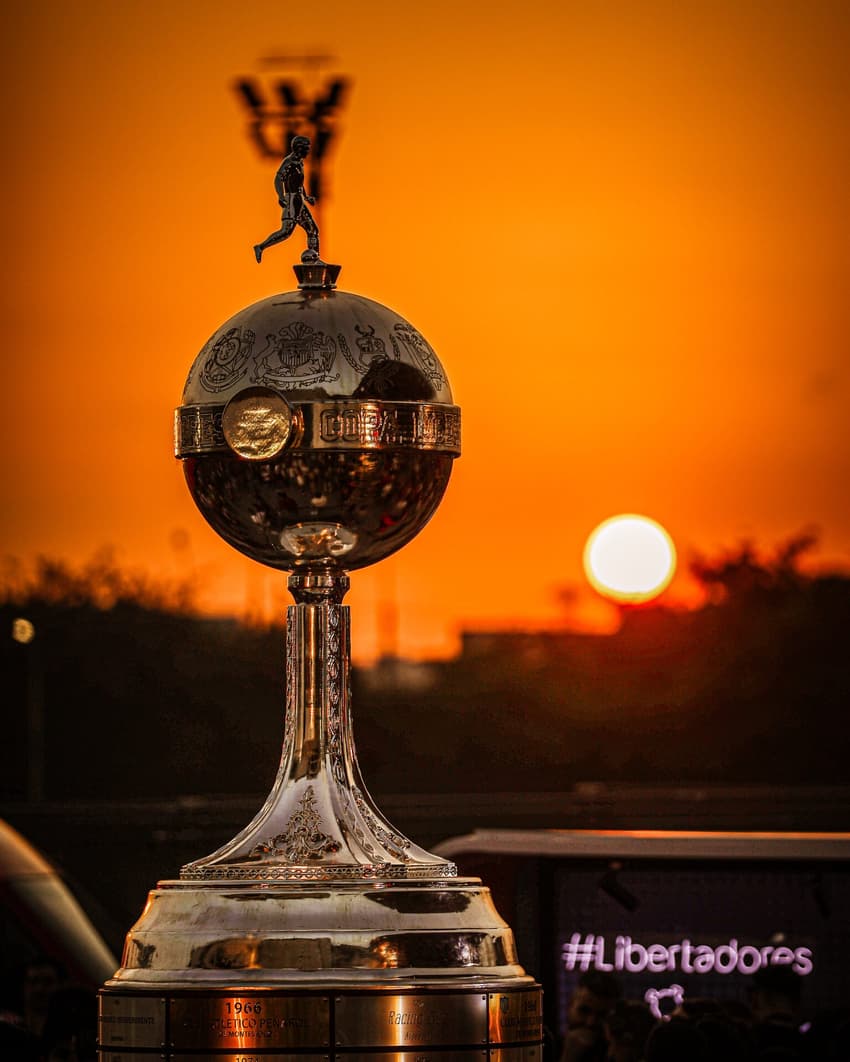 Taça troféu da Libertadores (Foto: Divulgação)