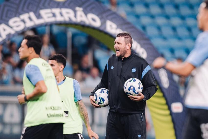 Thiago Kosloski faz parte da comissão técnica de Mano Menezes (Foto: Divulgação)