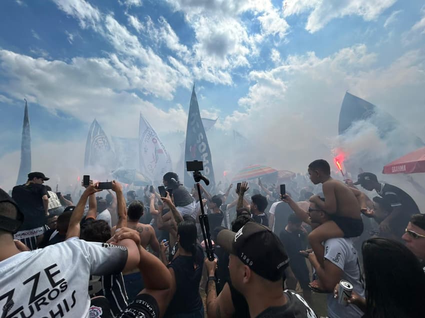 Torcida do Corinthians (Foto: Guilherme Lesnok/ LANCE!)