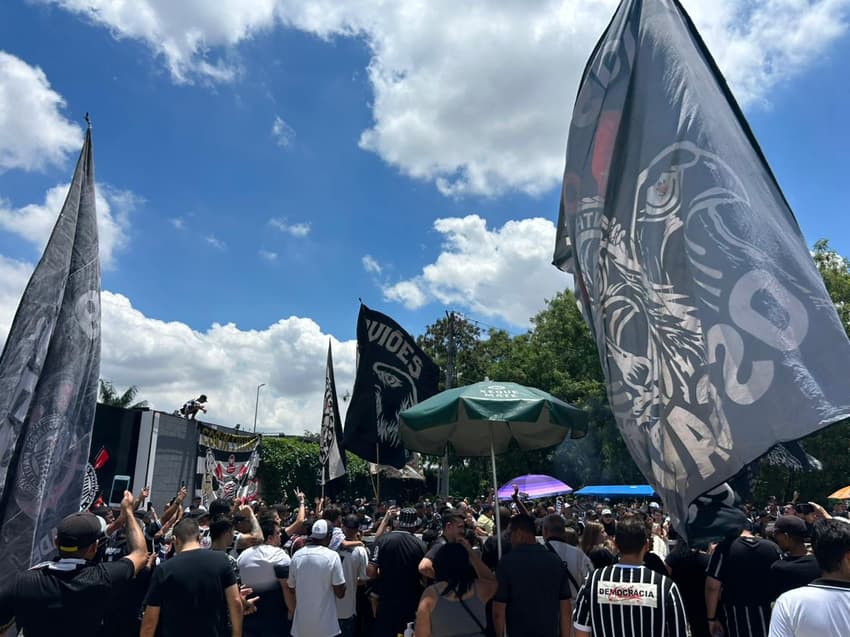 Torcida do Corinthians (Foto: Guilherme Lesnok/ LANCE!)