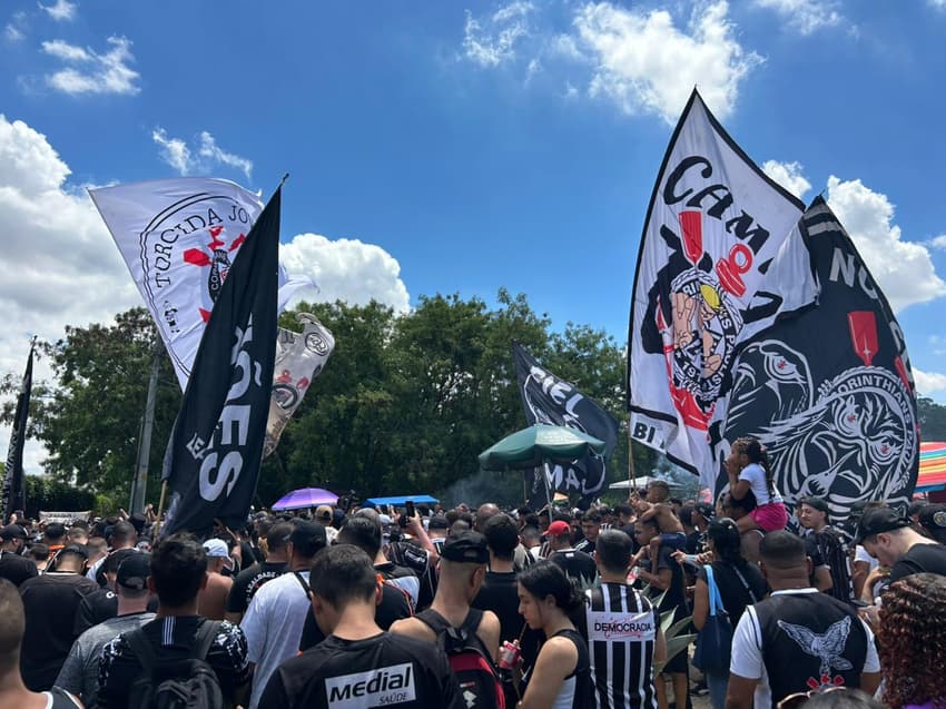 Torcida do Corinthians (Foto: Guilherme Lesnok/ LANCE!)