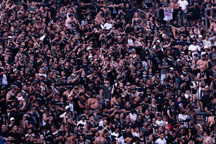 Torcida do Corinthians na Neo Química Arena