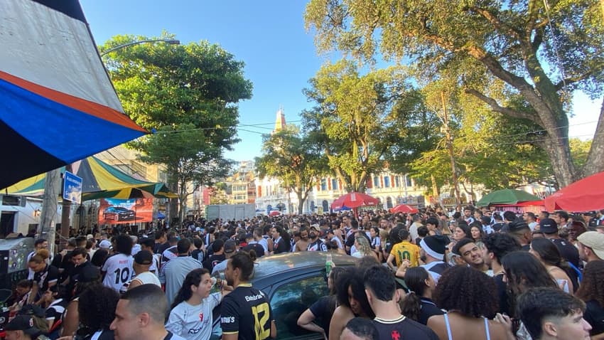 Vascaínos lotam o centro do Rio para assisir à final da Copa do Brasil (Foto: Pedro Brandão/LAnce!)
