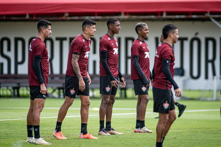 Jogadores do Vitória treinam antes de enfrentar o Bragantino (Foto: Victor Ferreira / EC Vitória)