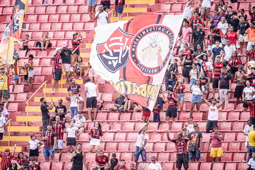 Torcida do Vitória em treino aberto no Barradão antes de jogo contra o São Paulo (Foto: Victor Ferreira / EC Vitória)