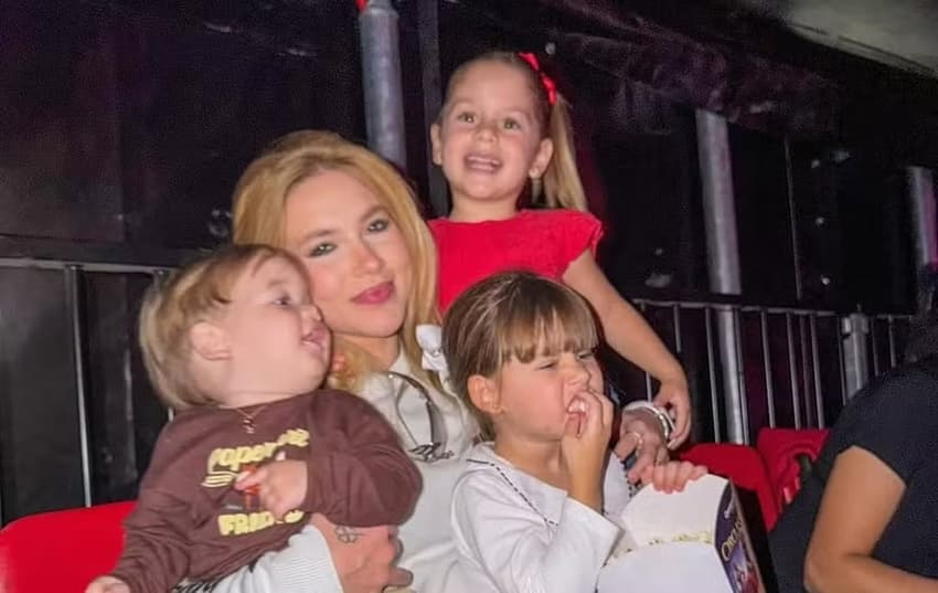 Virginia Fonseca e os filhos Maria Alice, Maria Flor e José Leonardo