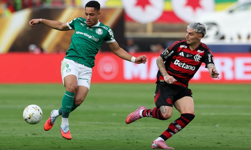 Vitor Roque em ação pelo Palmeiras