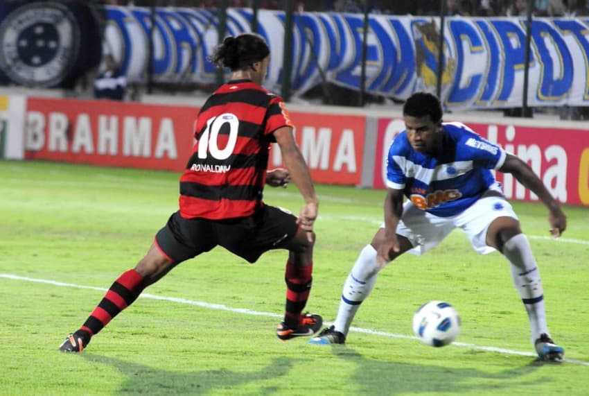 Gil em passagem pelo Cruzeiro (Foto: Divulgação/Cruzeiro)