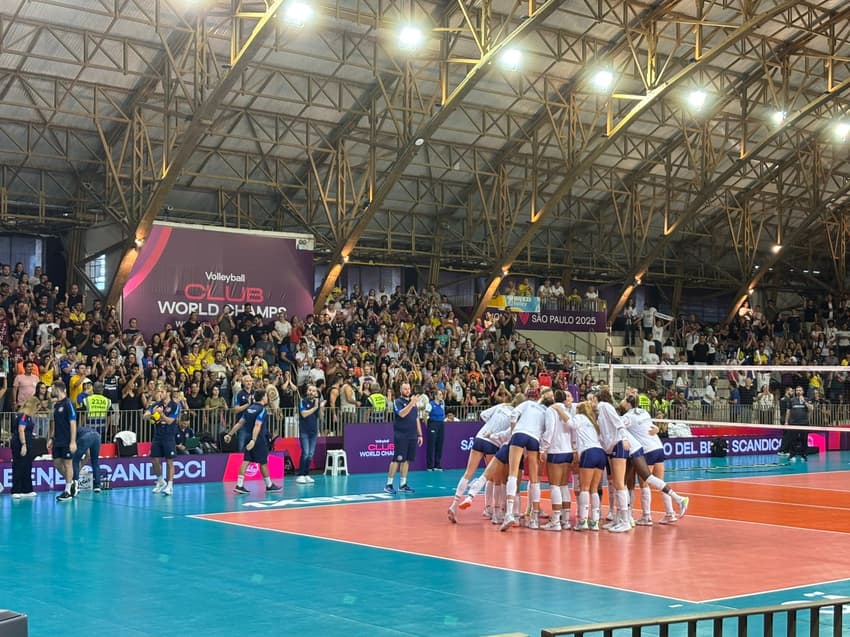 Scandicci em quadra para o duelo contra o Praia Clube (Foto: Beatriz Pinheiro/Lance!)