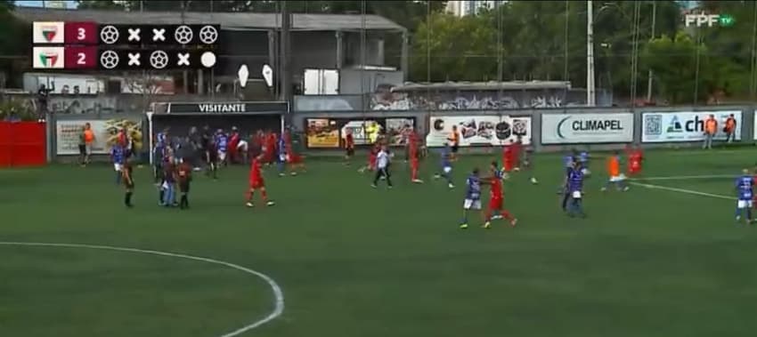 Confusão generalizada em partida da 60ª Taça Paraná (Foto: Reprodução)