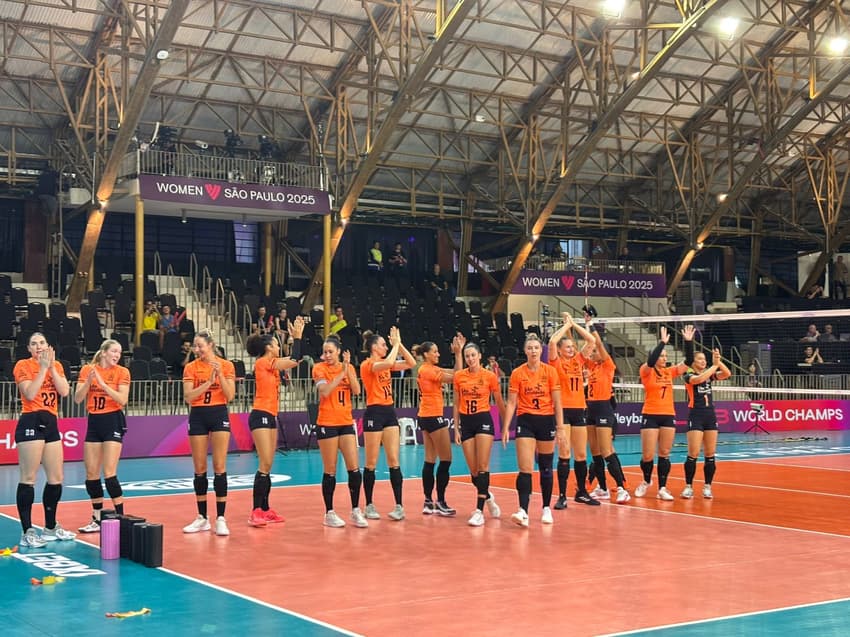 Osasco em quadra para a disputa do bronze (Foto: Beatriz Pinheiro / Lance!)