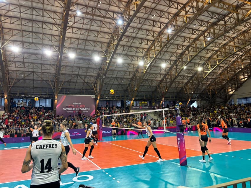 Equipes no aquecimento (Foto: Beatriz Pinheiro / Lance!)