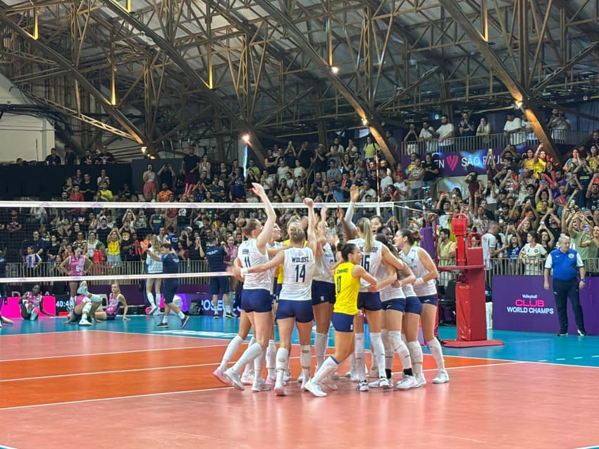 Conegliano no aquecimento (Foto: Beatriz Pinheiro / Lance!)