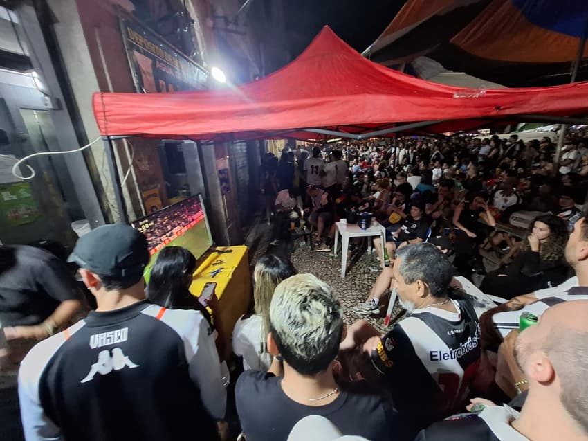 Torcida do Vasco Gamboa (Foto: Marcio Dolzan / Lance!)