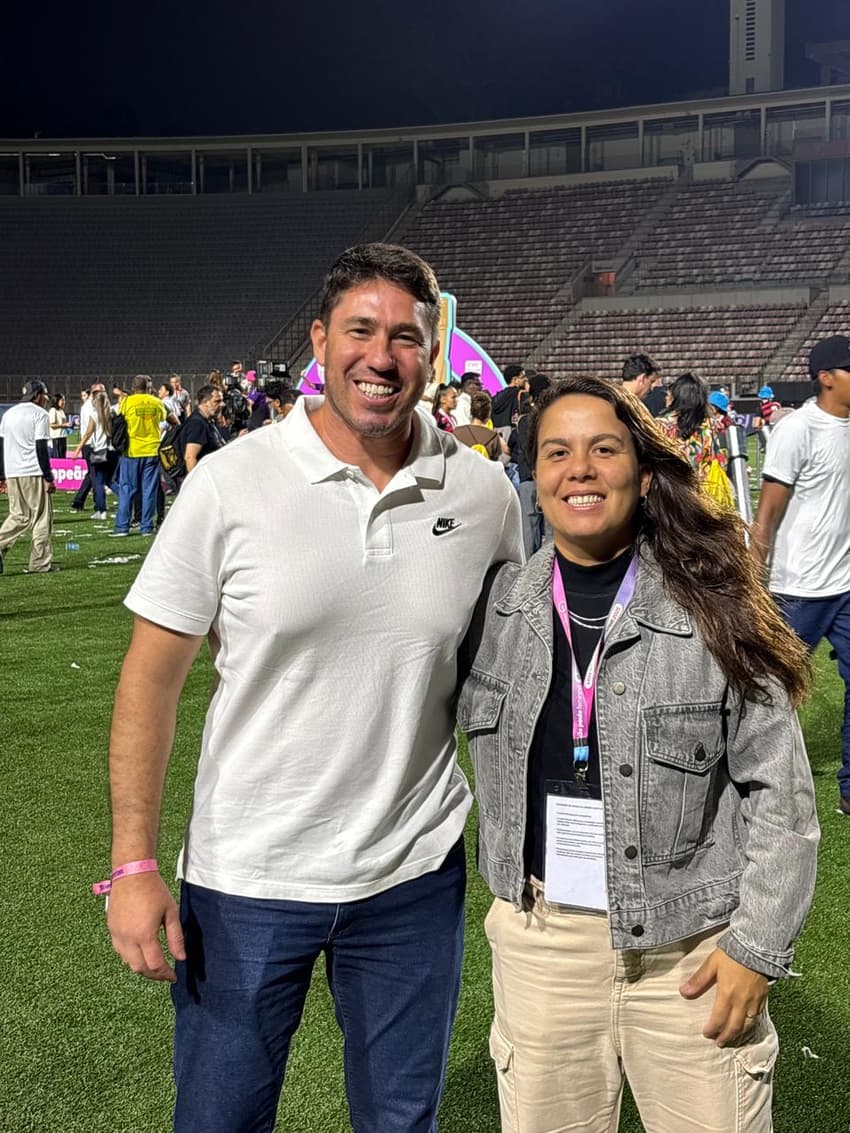 Guilherme Giudice (auxiliar técnico) e Camilla Orlando (treinadora), ambos da Seleção Brasileira feminina sub-20. (Foto: Giselly Corrêa/Lance!)