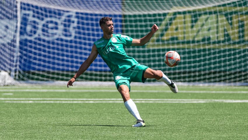Arthur durante treinamento do Palmeiras na Academia de Futebol (Foto: Fabio Menotti/Palmeiras)
