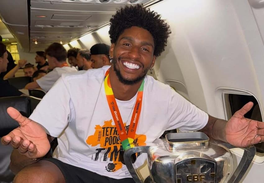 Hugo Souza conquistou o título da Copa do Brasil (Foto: Reprodução)