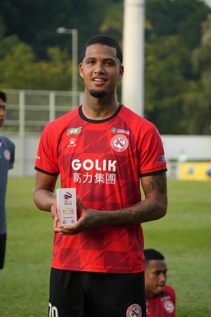 Samuel Granda, do Fluminense, recebe prêmio pelo Golik North District (Foto: Divulgação)