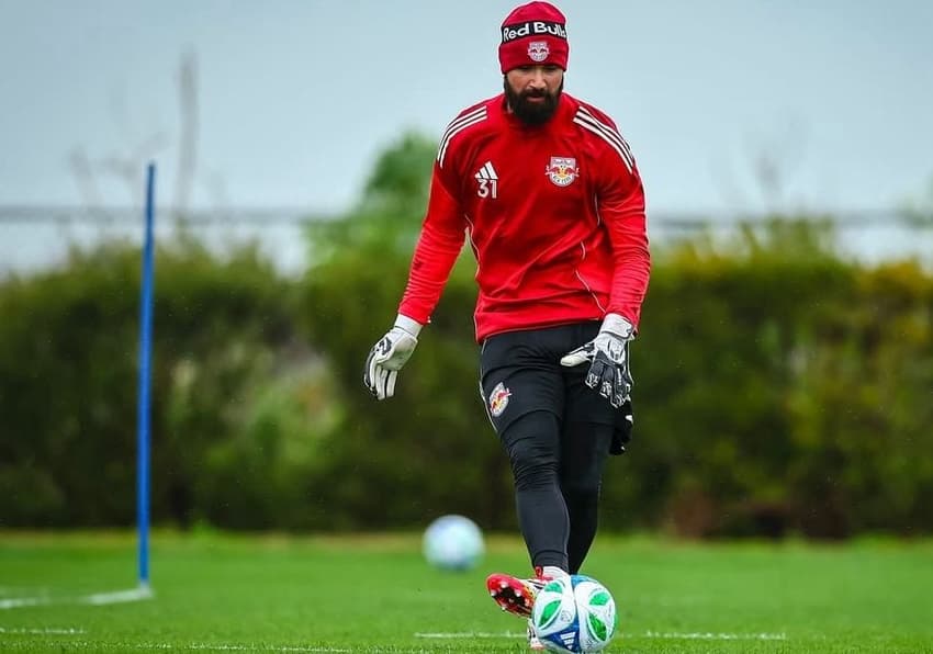 Carlos Coronel é naturalizado no Paraguai (Foto: Reprodução/ Instagram)