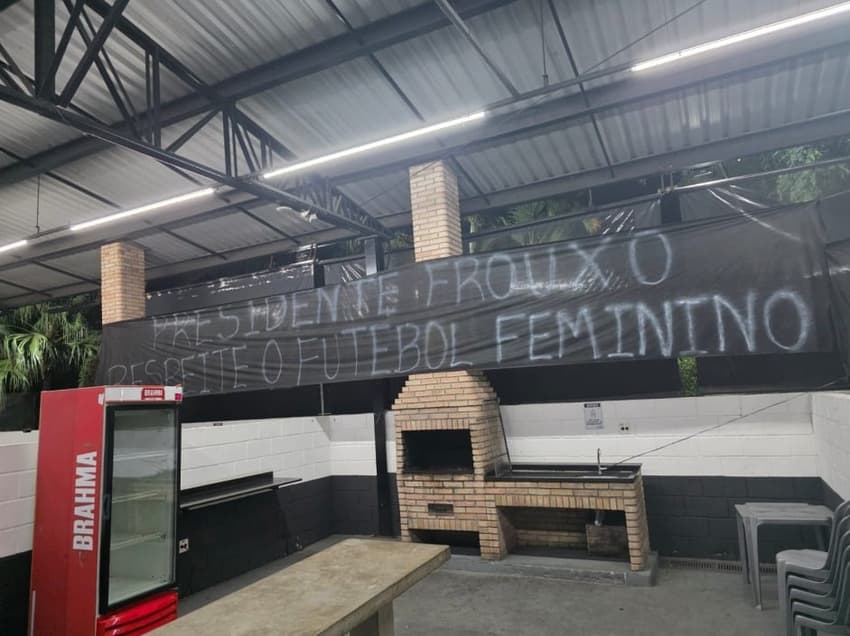 Manifestação de sócios do Corinthians (Foto: Reprodução)