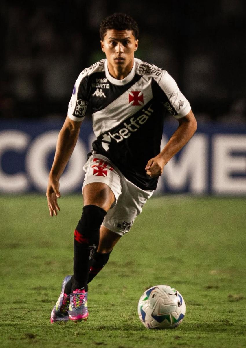 Zuccarello em campo pela equipe profissional do Vasco na Sul-Americana (Foto: Reprodução/Instagram)
